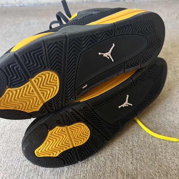 Jordan’s 4 Retro Thunder Shoes
Good condition
Boys Size 3Y - Picture 6 of 6